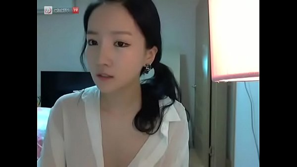 Em xinh mà còn có cặp vú đẹp
