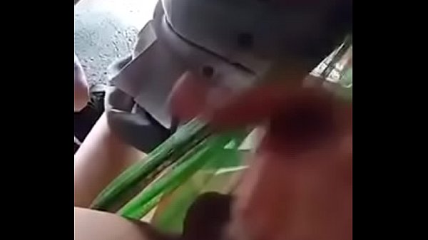 Đi cafe chòi cho em nhân viên bú cu xuất vào mồm